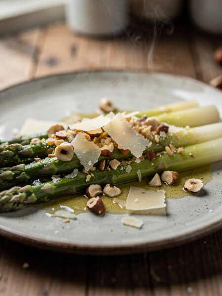 Asperges met hazelnoot-botersaus