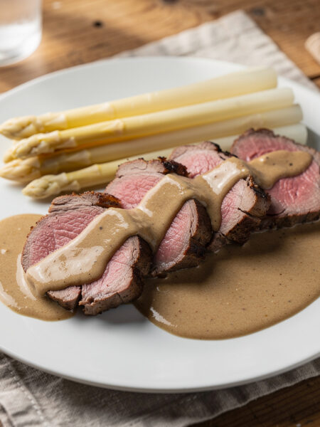 Asperges met lamsrugfilet