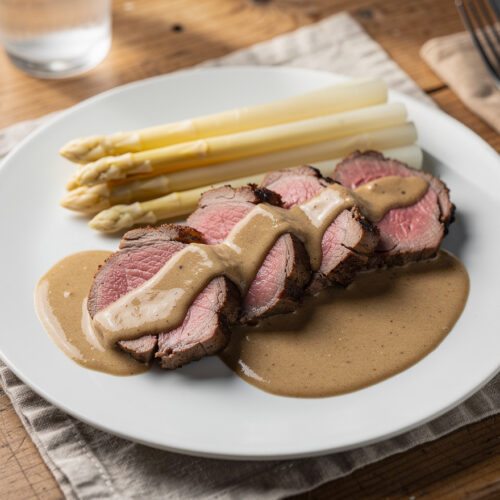 Asperges met lamsrugfilet