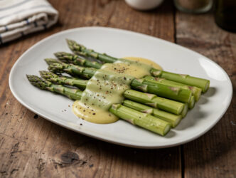 Groene asperges met citroen en nootmuskaat