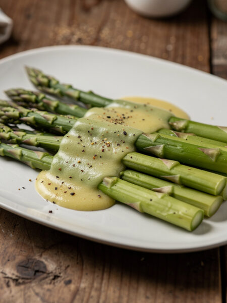 Groene asperges met citroen en nootmuskaat