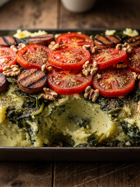 Groene koolstamppot met een tomatendakje