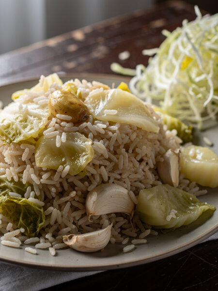 Maqmoura witte kool met rijst en knoflook